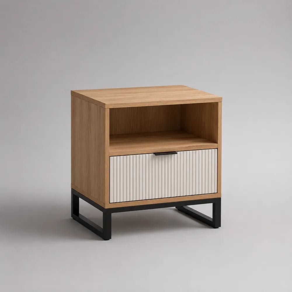 Comodino in legno con cassetto e vano aperto, base in metallo, rovere naturale, bianco e nero, 45 x 40 x 55 cm